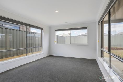 Property photo of 18 Genevieve Circuit Cranbourne East VIC 3977