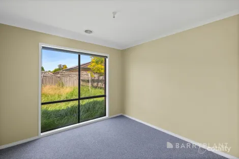 Property photo of 24 Grand Arch Way Berwick VIC 3806