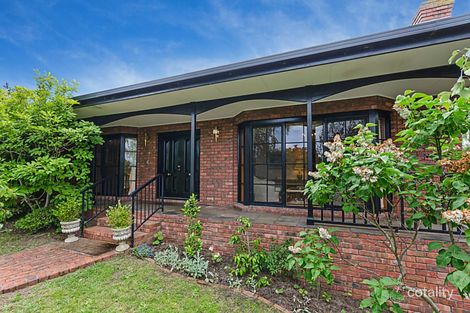 6 Lansell Dr, Highton, VIC 3216