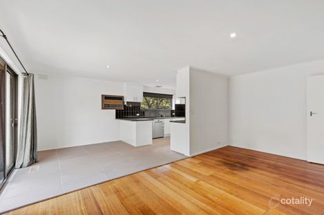 Property photo of 2/300 Waiora Road Macleod VIC 3085
