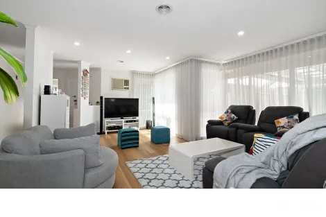 Property photo of 10 Northleigh Avenue Craigieburn VIC 3064
