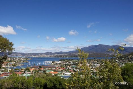 64 Karoola Rd, Lindisfarne, TAS 7015