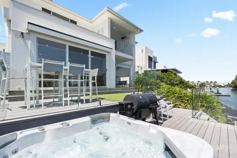 Property photo of 7602 Fairway Boulevard Hope Island QLD 4212