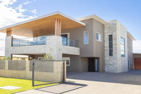 79 Lesueur Dr, Jurien Bay, WA 6516