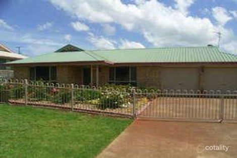 4 Gainsborough Dr, Glenvale, QLD 4350