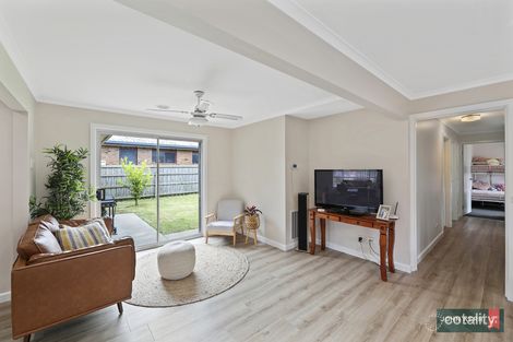 Property photo of 8 Hall Court Newborough VIC 3825