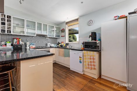 Property photo of 18 Ivanhoe Street Wendouree VIC 3355