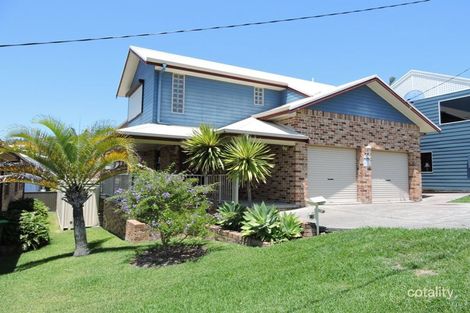 12 East St, Crescent Head, NSW 2440