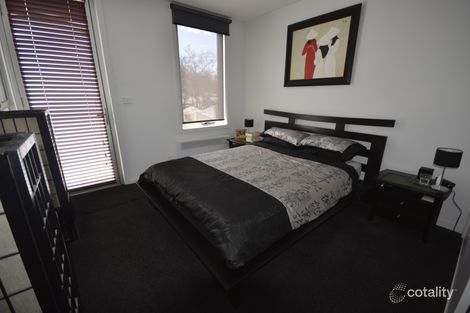 Property photo of 8/28 Pin Oak Crescent Flemington VIC 3031