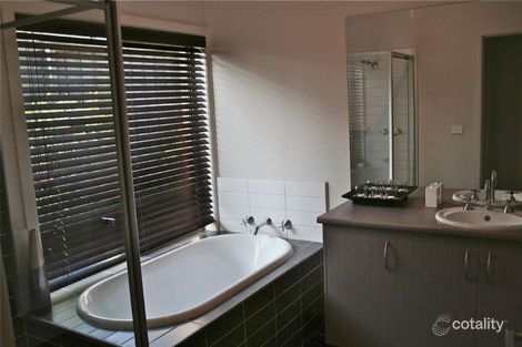 Property photo of 11 Jembecca Drive Berwick VIC 3806