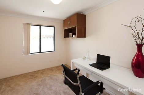 Property photo of 34 Strasbourg Ramble Port Kennedy WA 6172