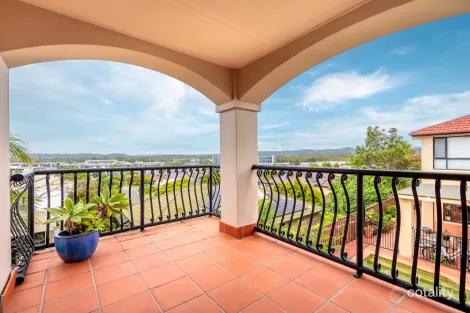 Property photo of 4/8 Blue Ridge Crescent Varsity Lakes QLD 4227