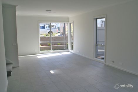 Property photo of 9 Greenview Drive Moorebank NSW 2170