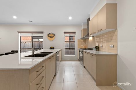 Property photo of 71 Avonbury Circuit Cranbourne West VIC 3977