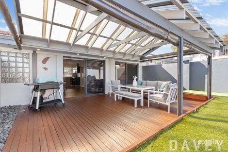 Property photo of 2/6 Ozone Parade Trigg WA 6029
