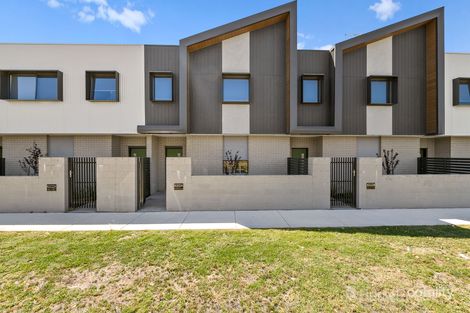 Property photo of 8 Slattery Place Pakenham VIC 3810