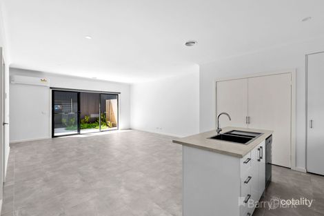 Property photo of 8 Slattery Place Pakenham VIC 3810