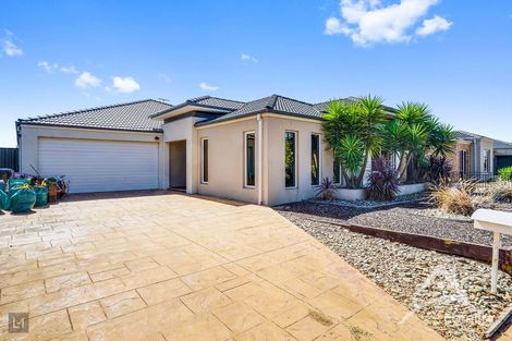 37 Niland Cres, Point Cook, VIC 3030