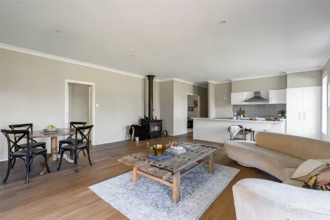 Property photo of 4 Cottee Close Robertson NSW 2577