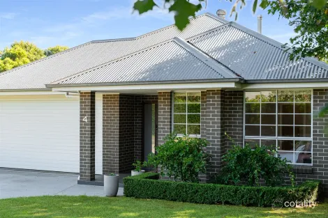 Property photo of 4 Cottee Close Robertson NSW 2577