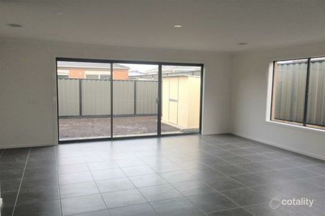 Property photo of 5 Mosset Lane Narre Warren South VIC 3805