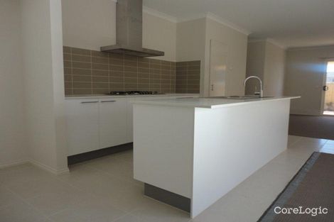 Property photo of 14 Oysterbay Chase Point Cook VIC 3030