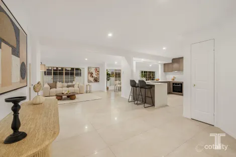 Property photo of 1 Connah Crescent Carindale QLD 4152