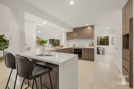 Property photo of 1 Connah Crescent Carindale QLD 4152