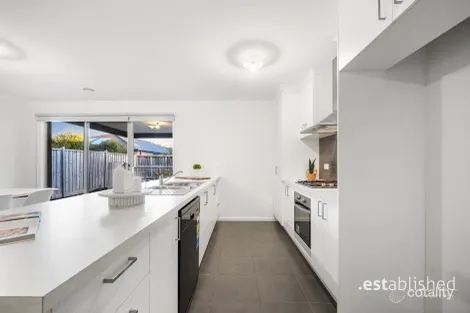 Property photo of 75 Grassbird Drive Point Cook VIC 3030