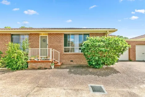 Property photo of 3/10-12 Lake Street Budgewoi NSW 2262