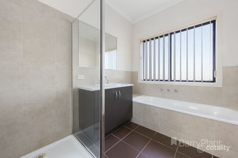 Property photo of 33 Menzies Drive Burnside Heights VIC 3023