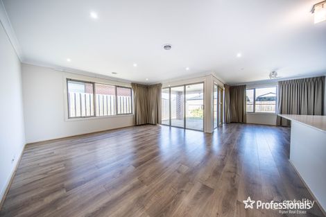 Property photo of 41 Granholm Grove Harkness VIC 3337