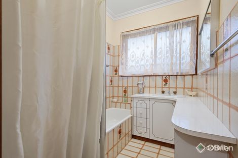 Property photo of 16 Stainsby Close Endeavour Hills VIC 3802