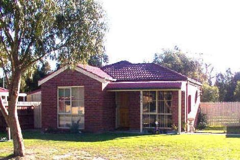 Property photo of 27 Gullquist Way Pakenham VIC 3810