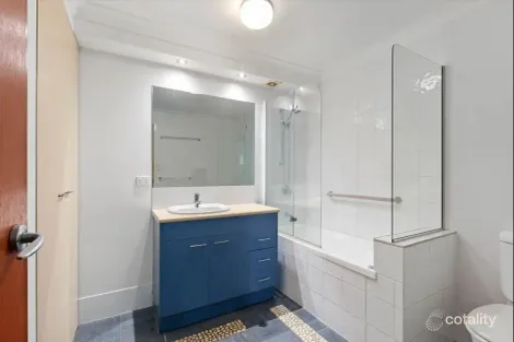 Property photo of 2/3 Indooroopilly Street Dutton Park QLD 4102