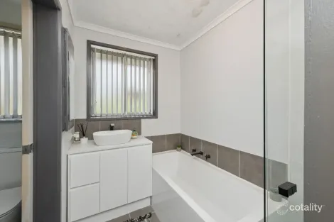 Property photo of 30 Derwent Drive Long Gully VIC 3550