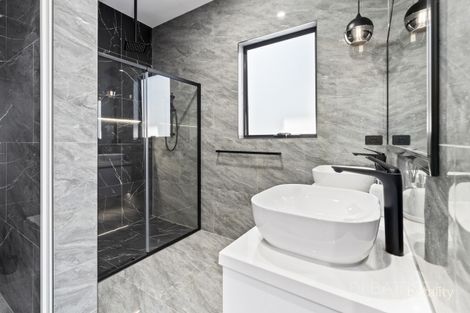 Property photo of 22 Emblem Way Craigieburn VIC 3064