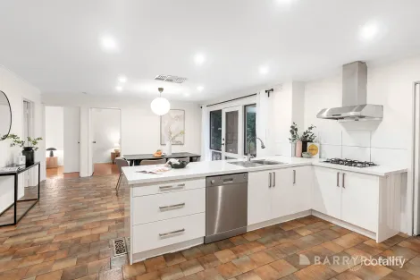 Property photo of 5 Rosehill Court Mill Park VIC 3082