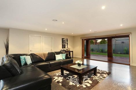 Property photo of 16 Highbury Drive Hillside VIC 3037