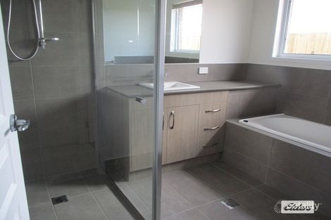 Property photo of 3 Lucinda Way Eli Waters QLD 4655
