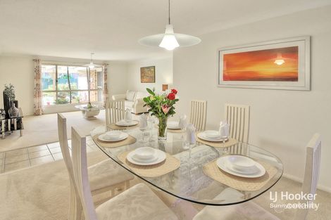 Property photo of 8 Silverdell Crescent Parkinson QLD 4115