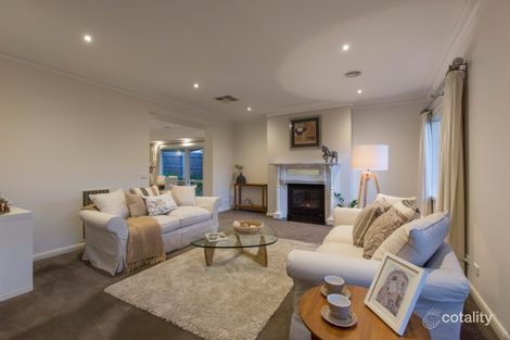 Property photo of 10 Lucas Place Mornington VIC 3931