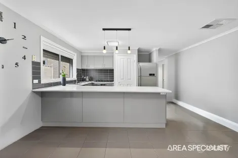 Property photo of 37 Scarborough Crescent Harkness VIC 3337