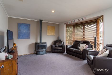 Property photo of 33 Barker Drive Mooroolbark VIC 3138
