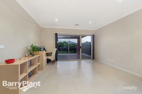 Property photo of 7 Hatfield Place Deer Park VIC 3023