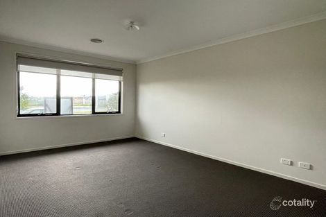 Property photo of 10 Chambers Crescent Cranbourne North VIC 3977