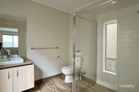 Property photo of 10 Chambers Crescent Cranbourne North VIC 3977