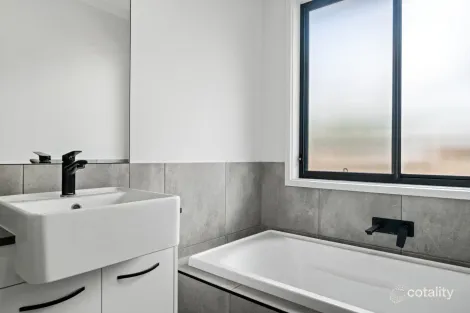 Property photo of 34 Altitude Drive Burnside QLD 4560