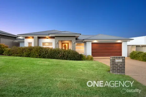 Property photo of 14 Durack Circuit Boorooma NSW 2650