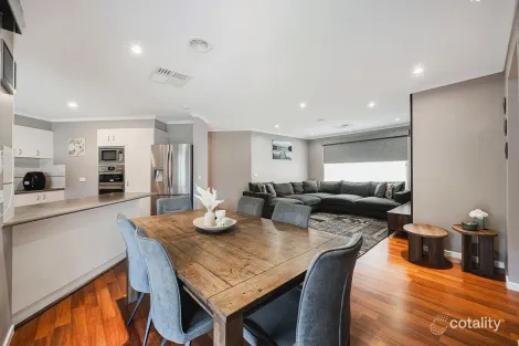 Property photo of 41 Salween Crescent Roxburgh Park VIC 3064